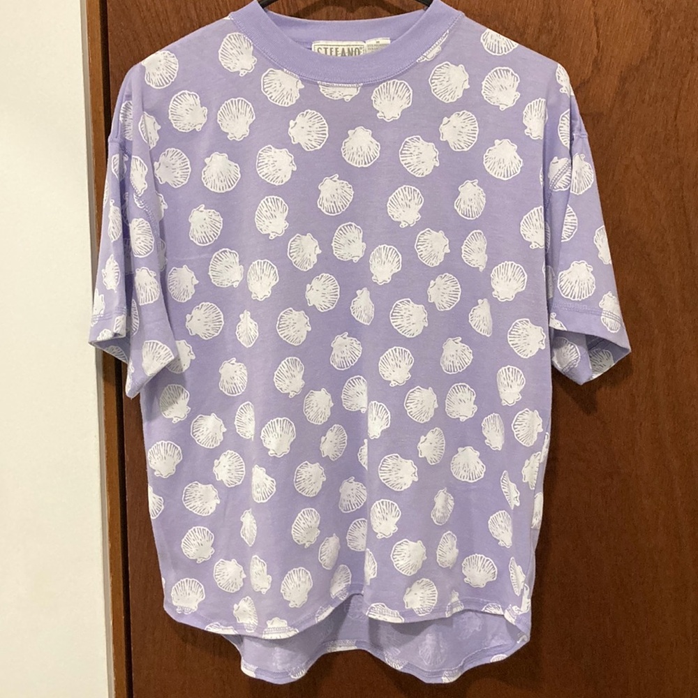 Stefano World Wide Purple Seashell Short-Sleeved T-Shirt Women’s Size Medium